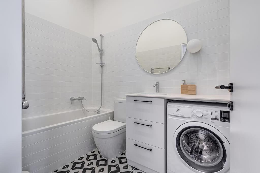 Spacious 2-Bedroom Flat In Old Town By Urban Rent Βίλνιους Εξωτερικό φωτογραφία