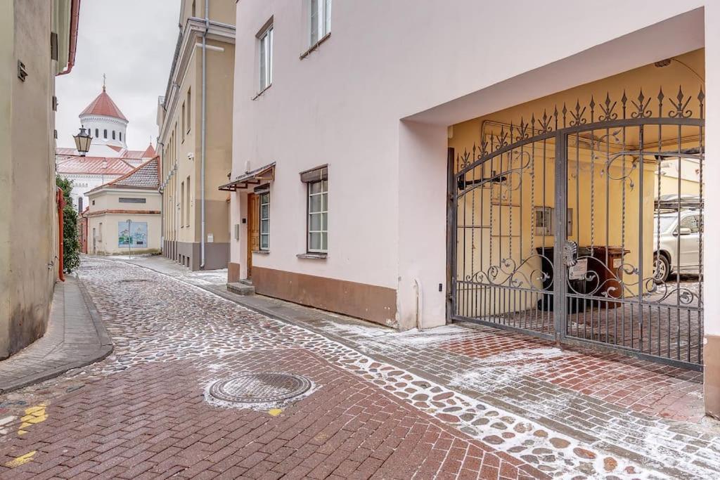 Spacious 2-Bedroom Flat In Old Town By Urban Rent Βίλνιους Εξωτερικό φωτογραφία