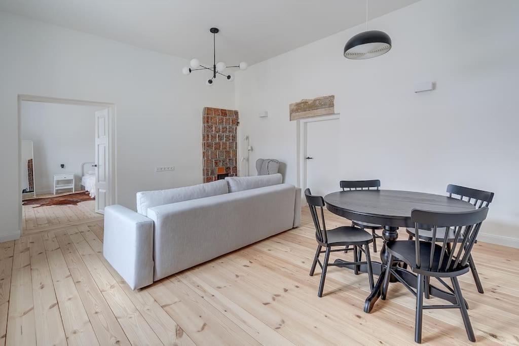 Spacious 2-Bedroom Flat In Old Town By Urban Rent Βίλνιους Εξωτερικό φωτογραφία