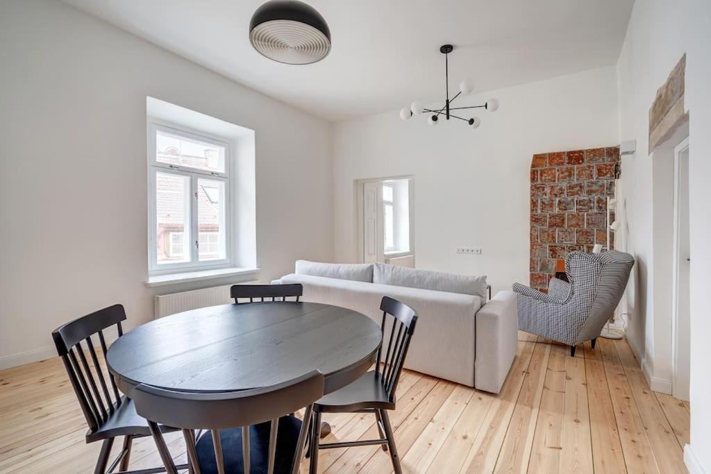Spacious 2-Bedroom Flat In Old Town By Urban Rent Βίλνιους Εξωτερικό φωτογραφία