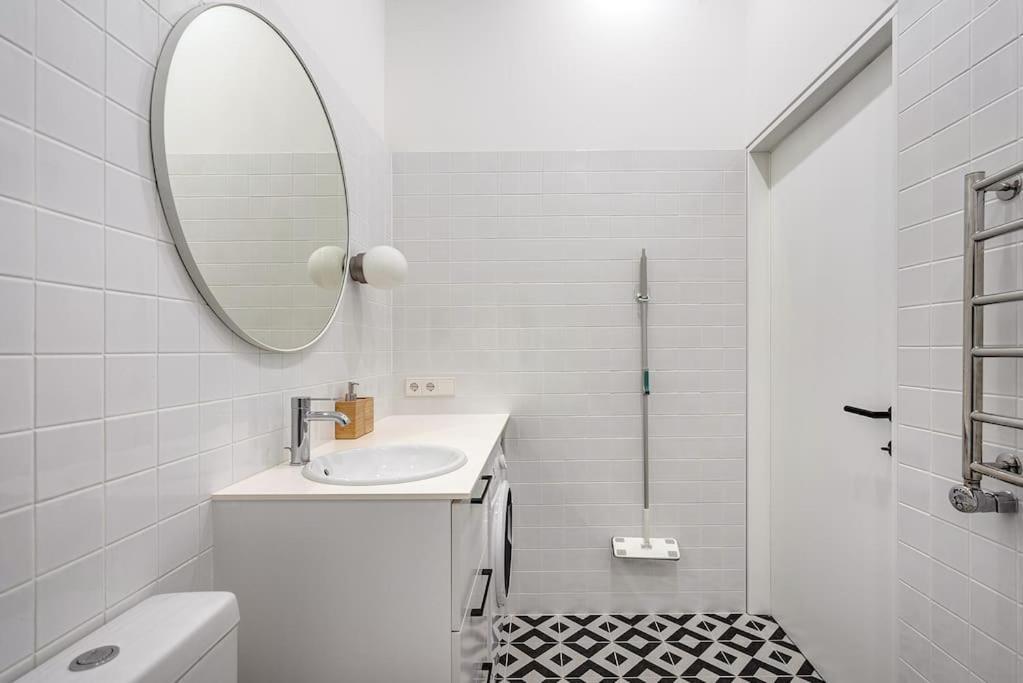 Spacious 2-Bedroom Flat In Old Town By Urban Rent Βίλνιους Εξωτερικό φωτογραφία